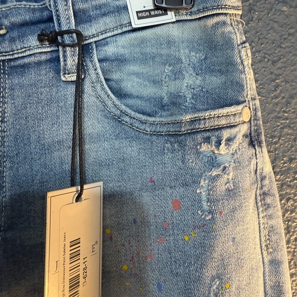 NWTJudy Blue Women's High-Rise Destroyed Confetti Paint Splatter
Boyfriend Jeans - Picture 8 of 9